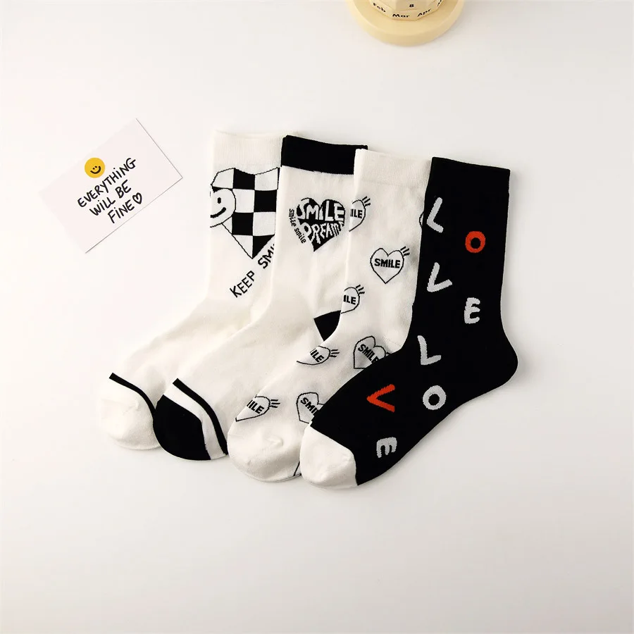 Dama tahtası Kalp Mektup Moda Harajuku Çorap Kadın Hiphop Sokak Spor Siyah Beyaz Hipster Kaykay Penye Pamuk Çorap