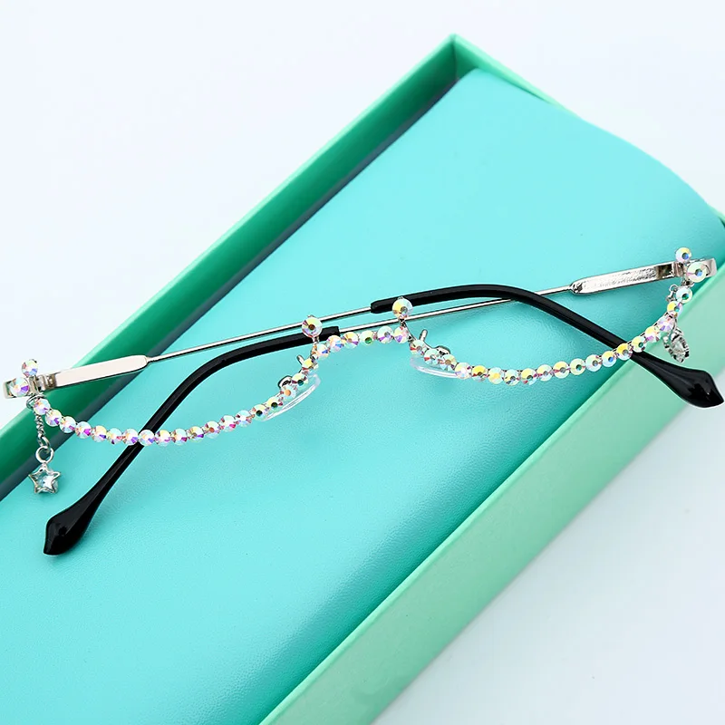 Moda Elmas Gözlük Çerçevesi 2022 Kadınlar Yeni Lüks Vintage Altın Gümüş Renkli Zincir Taklidi Su Damlası Yarım Çerçeve Gözlük