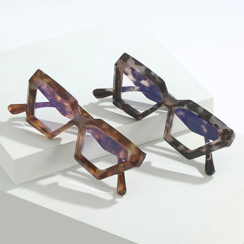 Benzersiz Gözlük Çerçevesi Kadınlar İçin Yeni Moda Popüler Marka Kedi Gözü Dekoratif Gözlük Vintage Poligon Y2K Hip Hop Kalın Tonları